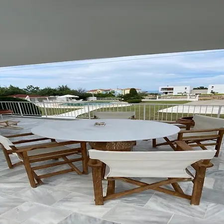 Vakantiehuis Family Maisonette With Pool #5 *