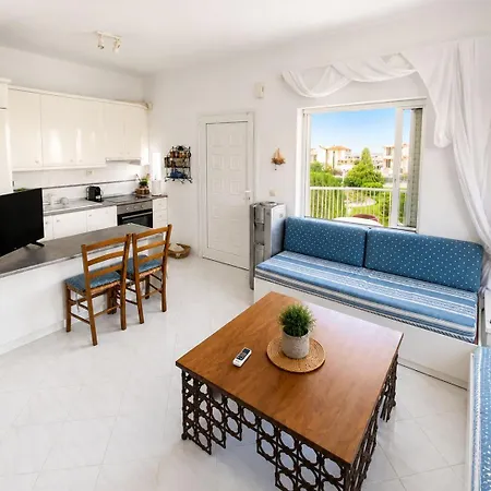 Vakantiehuis Family Maisonette With Pool #5