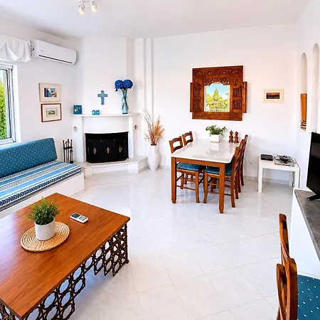 Vakantiehuis Family Maisonette With Pool #5 *