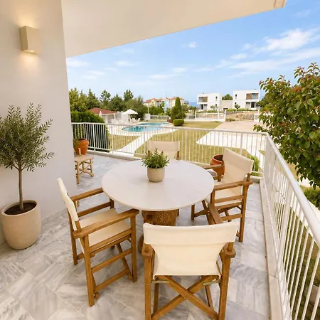 Family Maisonette With Pool #5 Vakantiehuis