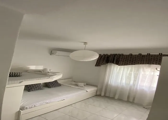 Family Maisonette With Pool #5 Сasa de vacaciones *