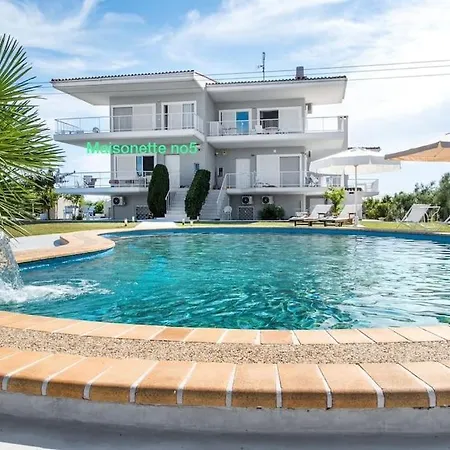 Family Maisonette With Pool #5 * Néa Fókaia