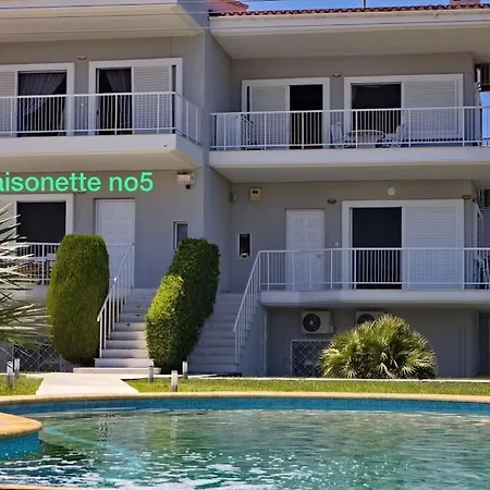 Family Maisonette With Pool #5 Vakantiehuis Néa Fókaia
