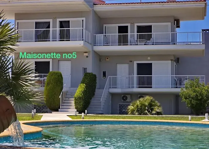 Family Maisonette With Pool #5 Vakantiehuis Néa Fókaia
