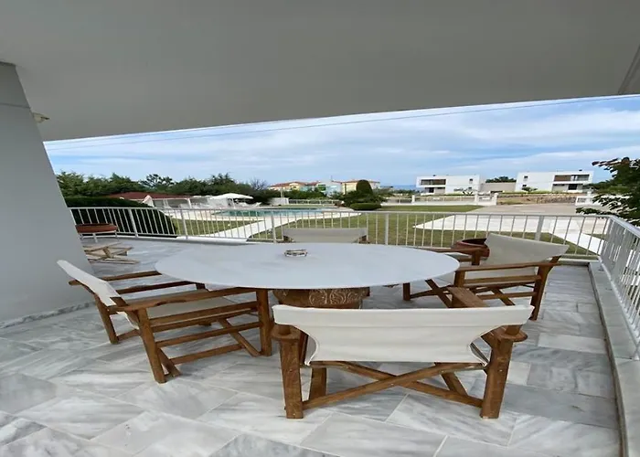 Vakantiehuis Family Maisonette With Pool #5 *
